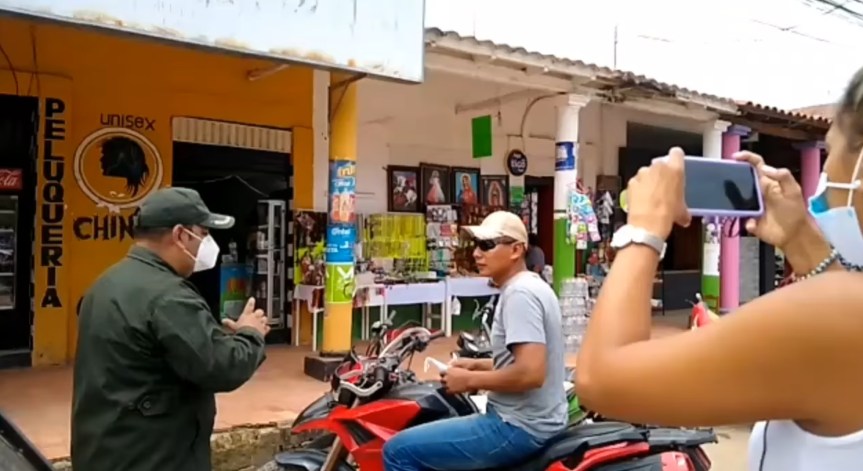 NA BOLÍVIA, CIDADÃOS FLAGRADOS SEM O USO DE MÁSCARAS RECEBEM PUNIÇÃO COM SERVIÇO&nbsp;COMUNITÁRIO