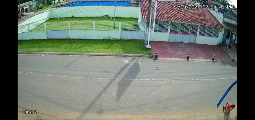EM SENA MADUREIRA, CÂMERAS DE SEGURANÇA FLAGRAM HOMEM INSERINDO OBJETOS NO ÂNUS EM VIA&nbsp;PÚBLICA